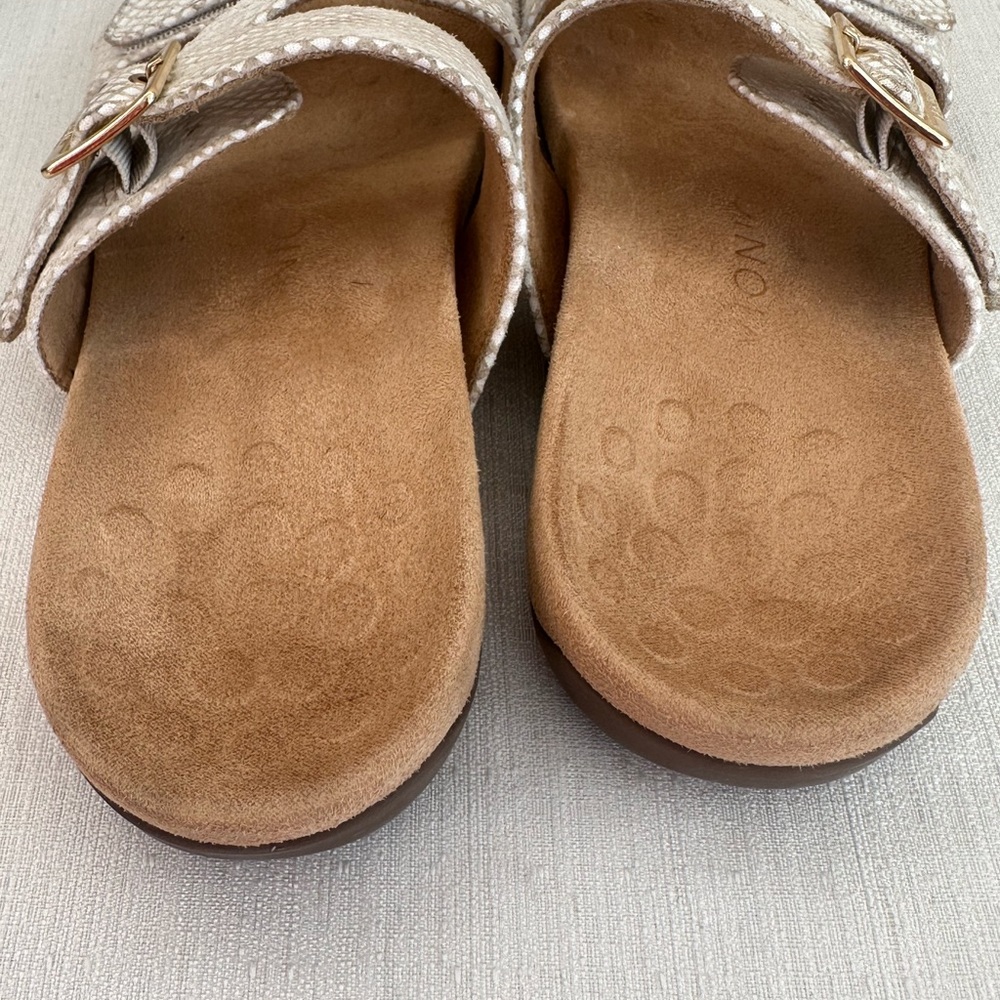 Vionic Skylar White Leather Snake Skin Texture Buckle Orthotic Sandals Womens 9* - Picture 9 of 15